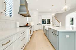 Resort Like Paradise, Steps from Beach! VRBO's 2024 Vacation Rental Of The Year!